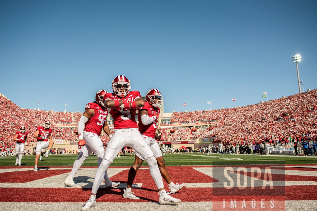 #IndianaHoosiers wide receiver #KeShawnWilliams (5) #celebrates #scoring a #touchdown during an #NCAAfootball #game #against #UniversityofWashington at #MemorialStadium in #Bloomington, #Indiana, #UnitedStates on Oct 26, 2024. The Hoosiers beat the Huskies 31-17. 📷 Jeremy Hogan