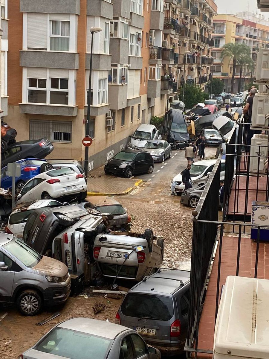 Esto nos toca de primera mano, y vamos a ser claros. Toda la solidaridad con las personas y famílias afectadas, con las que han fallecido. Tengamos claro que esto tiene responsables. Que negar o callar ante la crisis climàtica tiene responsables....