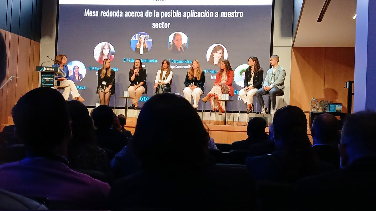 Mesa redonda sobre el talento joven en el sector de carreteras. Un potencial muy grande y necesario. Enhorabuena.