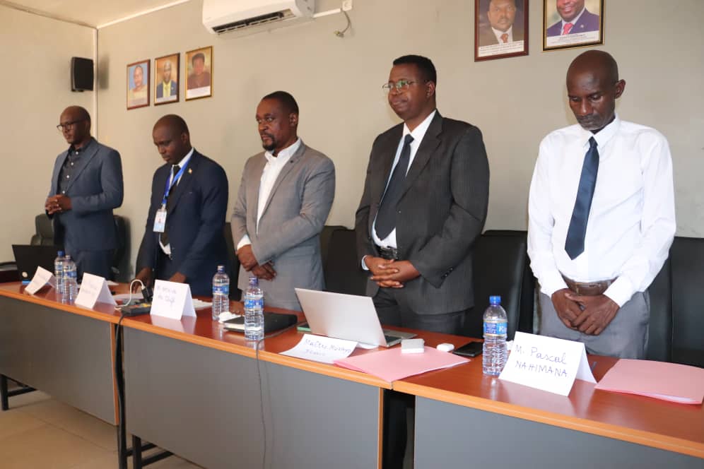 CNC_BURUNDI's tweet photo. Le Conseil National de la Communication se réunit en Assemblée pleniere ordinaire sous la Présidence de @esperancenday. L'analyse et l'adoption du code de conduite en période électorale fait partie de l'ordre du jour de la session. https://t.co/OZRhWKBZoE
