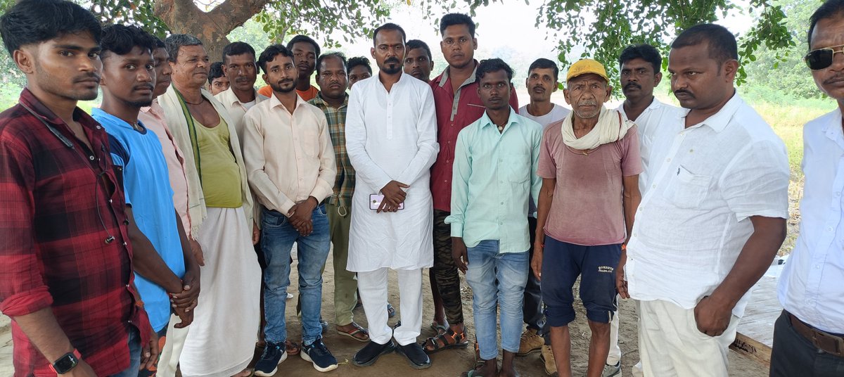 MallahMandip's tweet photo. आज विधायक प्रत्याशी मंदीप मल्लाह जी चिनिया प्रखंड के बिलेती खैर ,चिनिया ,हेथर कला,डोले पंचायत में जनसंपर्क किया। जनसंपर्क के दौरान श्रीमल्लाह को मिला अपार जन समर्थन। https://t.co/VGvQyhHMbV
