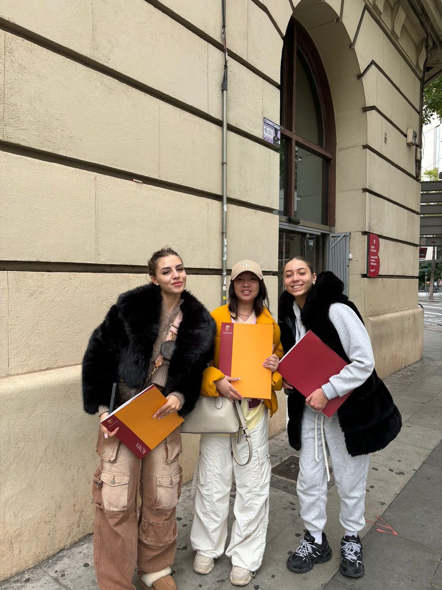 fundaciobcnfp's tweet photo. Erasmus a Barcelona!😄Continua l'arribada d'estudiants de diferents ciutats #xarxafp com #Roma. Les estudiants realitzaran l’estada formativa a Barcelona al sector estética. Gràcies a #beautynatura y #tandem per estar sempre tan implicats en la mobilitat internacional @sepiegob https://t.co/QvQje68ztO