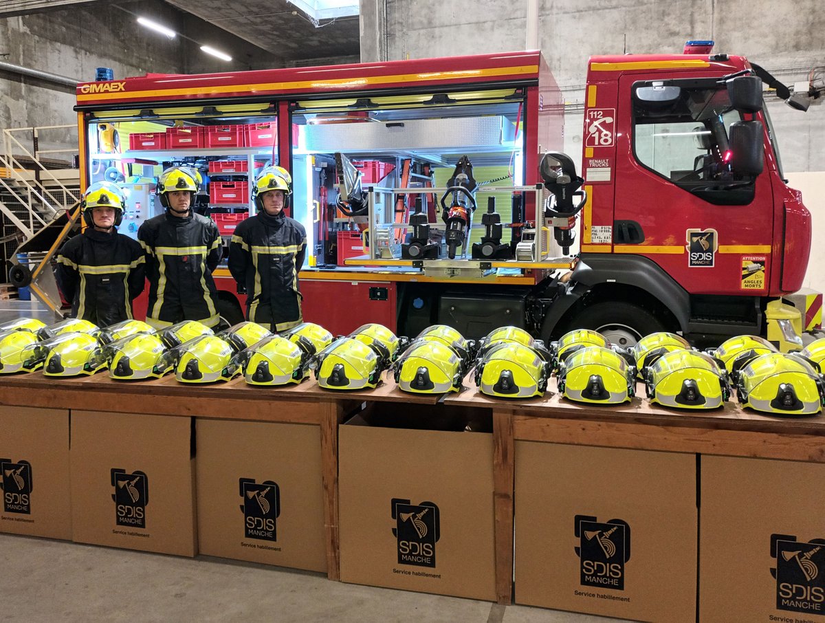 1/3 Afin de renforcer la #sécurité et d’améliorer le confort visuel et auditif des #sapeurspompiers #LaManche50, lors de la prise en charge de victimes sur des #accidents de la #circulation, le #sdis50 dote ses 15 engins #secoursroutier, de casques plus adaptés.