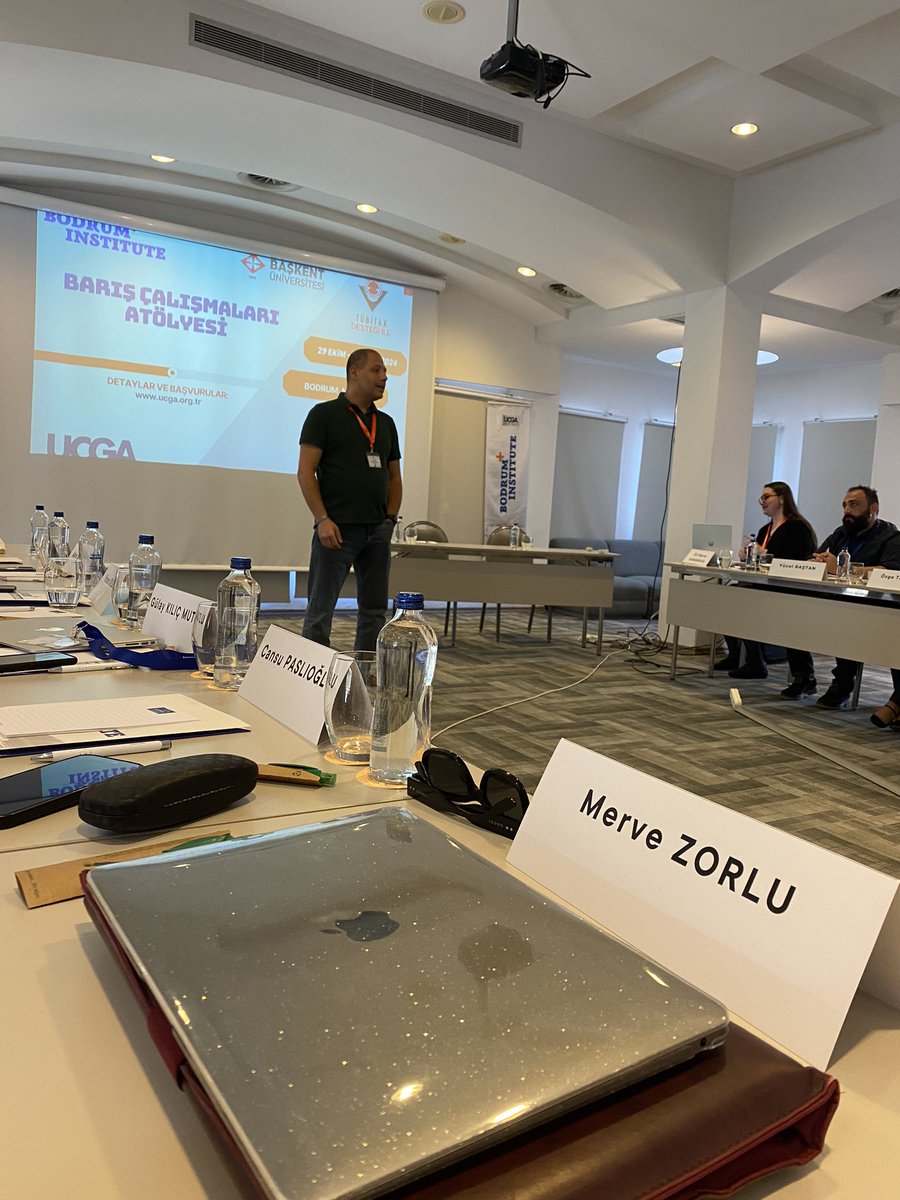 MrveZORLU's tweet photo. Yeniden @BodrumInstitute ile birlikteyiz ve bugün Barış Çalışmaları Atölyesine başlıyoruz 🤟🏻 4 günlük programımızdaki mentörlük ise  @CDizdaroglu @BBCoskun @basar_baysal @lordofthetanks ve @sinemacikmese hocalarımızda olacak. Here we go ✨ https://t.co/wSAQ4QpnSF