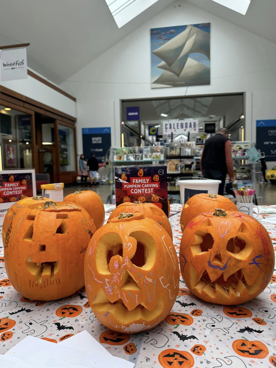 Don’t forget that today is your last chance to carve your very own pumpkin at our pop-up carving station! All pumpkins will be judged and one lucky entrant will receive a £50 gift card to spend at Affinity Devon, plus their school will receive £250! 📷