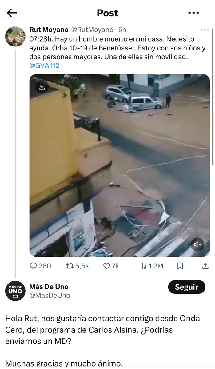 kinkisbetis's tweet photo. Imagina pedir ayuda porque estas sola con un muerto y con tres personas dependientes en una casa inundada y que la ayuda que te brinda el periodismo es pedir que entres en directo en la radio.

Voy dejando esto aquí para que sepamos a quien hay que fusilar cuando pase todo. https://t.co/DQwxgC0hrS