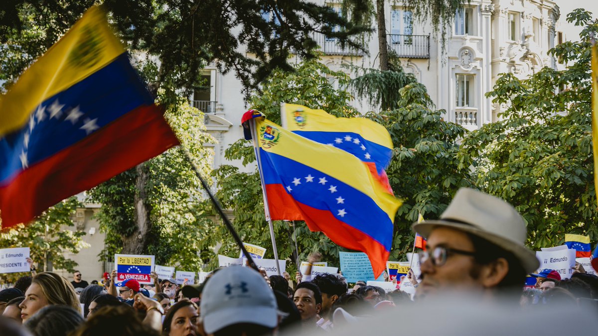 Bergen Global (@globalbergen) on Twitter photo Both president Maduro and the opposition claimed victory in Venezuela's 🇻🇪 election this summer. Is there hope for democracy and justice? Meet <a href="/sozaca2017/">Sonia Zapata</a> and @leivm_academic in conversation w/<a href="/JoseZuritaT/">Jose Zurita-Tapia (TV)</a> ➡️ Mon 4 Nov 12:15 📍 here/zoom 🥐☕️
👉 bergenglobal.no/events/maduros… Both president Maduro and the opposition claimed victory in Venezuela's 🇻🇪 election this summer. Is there hope for democracy and justice? Meet <a href="/sozaca2017/">Sonia Zapata</a> and @leivm_academic in conversation w/<a href="/JoseZuritaT/">Jose Zurita-Tapia (TV)</a> ➡️ Mon 4 Nov 12:15 📍 here/zoom 🥐☕️
👉 bergenglobal.no/events/maduros…