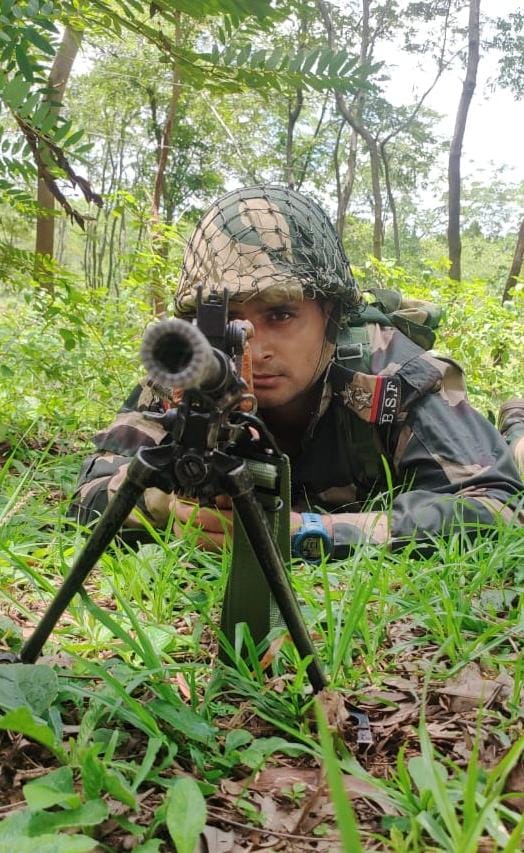 BSF_TCS's tweet photo. #Picoftheday
"लक्ष्य सिवा कुछ देखे ना तू
अर्जुन बन तू चक्षु भेदना।
लक्ष्य को ही झुकना पड़ जाए,
बाधाओं से डटकर लड़ना।"
सीमा सुरक्षा बल - सर्वदा सतर्क..
#BSF
#SupportWeapon
#NationFirst
#FirstLineofDefence https://t.co/bWw0h694e7