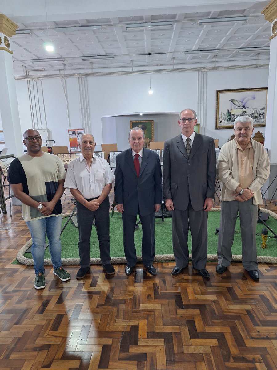 Fun_Peracchi's tweet photo. Conselho Deliberativo da Funperacchi se reúne na sede do Museu da BM para dispor sobre devolução da casa da BM que sedia a Fundação, na rua Sete de Setembro, 354, Centro de Porto Alegre, por solicitação do gabinete do Comando Geral da Brigada. https://t.co/QNGJI0H2Xv