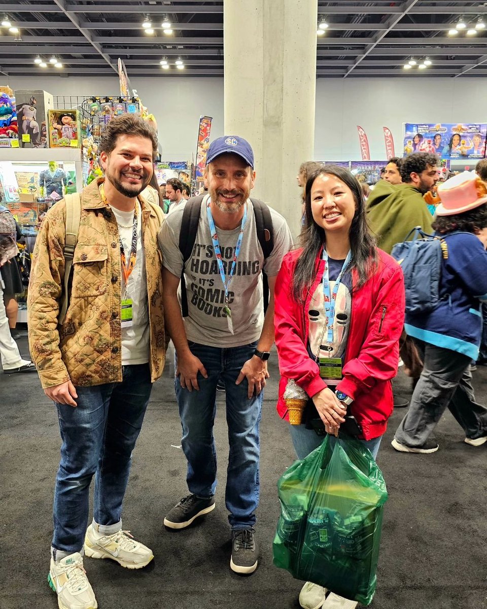antramirezii's tweet photo. Throwback to @NY_Comic_Con when we ran into @ScreenCrushNews' @RyanArey, who (unintentionally?) acted like we were so short he had to duck just to fit in the frame. Still a fan though, Ryan! 🙄🤣
.
.
.
#thebronx #bronx #fromthebronx #fromthebronxtotheworld #screencrush #ryanarey https://t.co/s3Vo1PYIlA