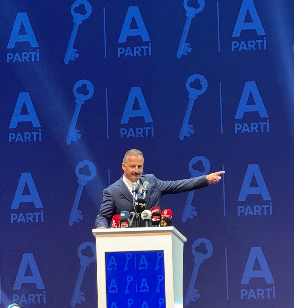 yavuzedt's tweet photo. Yavuz Ağıralioğlu’nun kurduğu A Parti’ye bir günde yapılan üyelik başvurusu 10 bini geçti.

#YAVUZAĞIRALİOĞLU https://t.co/iNir5F4HgW