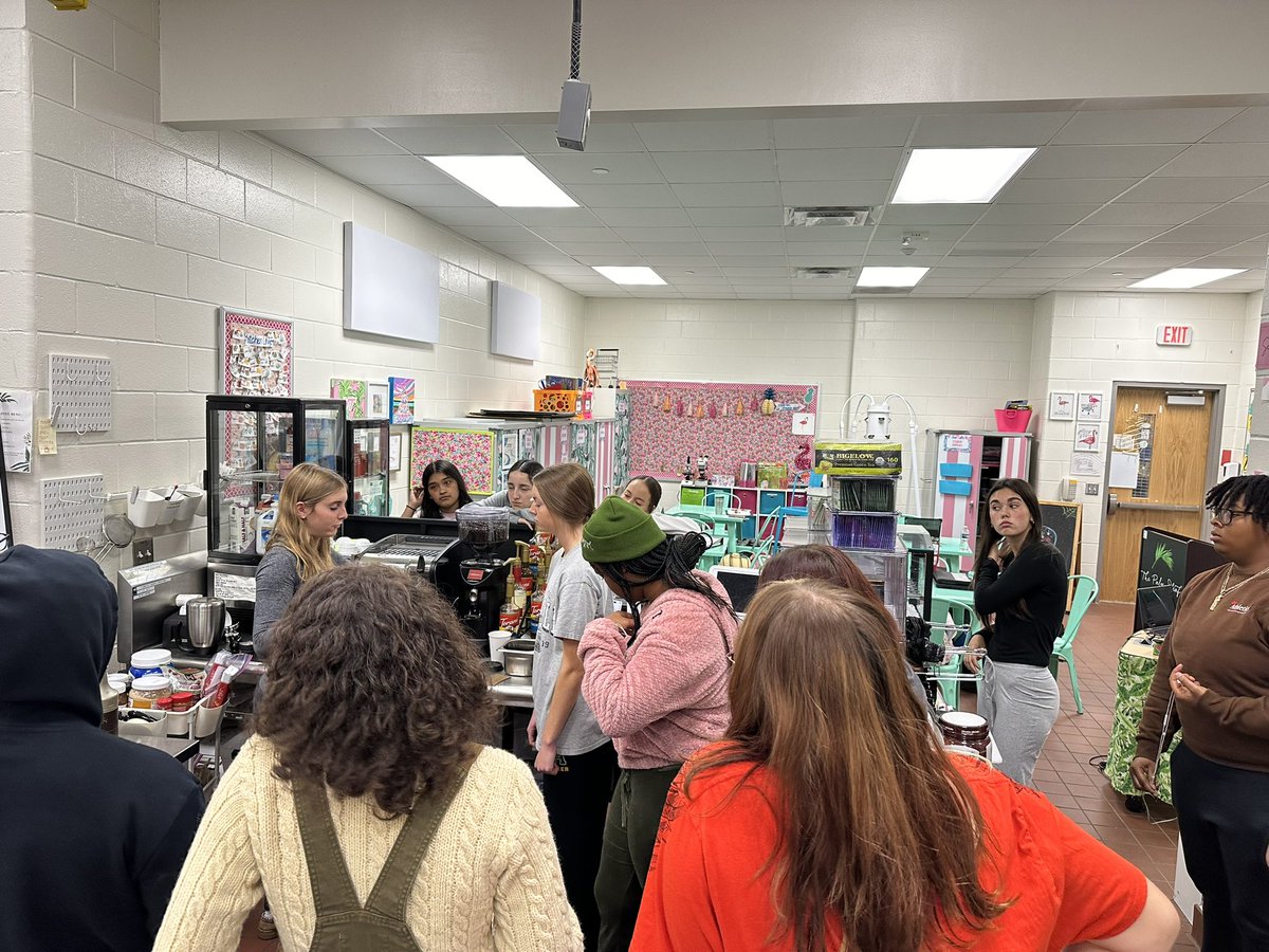 apexculinary's tweet photo. I love watching my level four students teach my level two students how to make espresso and tea based drinks ๐ญ๐โ๏ธ They are AMAZING! ๐คฉ #welloiledmachine #happyteacherheart #realworldapplication https://t.co/XaTDLpf9dW