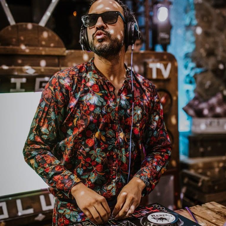 Guarda esta fecha: Sábado 9 de noviembre 🎶 MATADERO, 100 AÑOS ✨ Sesión matinal en Plaza Matadero con dos de los DJs que más han pinchado en el centro: <a href="/GuacamayoTropic/">Guacamayo Tropical</a> y DJ Meneo.

🎟️ Entrada libre hasta completar aforo

#Matadero100Años #CentenarioMataderoMadrid