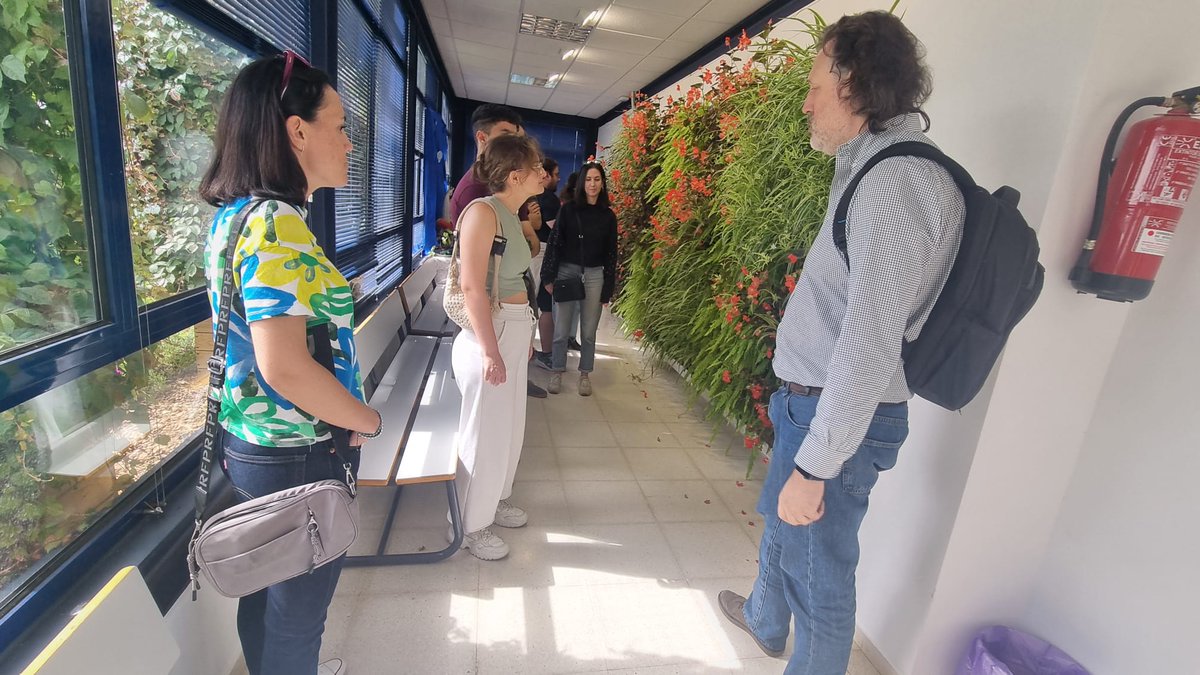La <a href="/DipdeBadajoz/">Diputación de Badajoz</a> organizó un nuevo taller demostrativo para mostrar las #SbN de <a href="/buildingisgreen/">LIFE-myBUILDINGisGREEN</a> al alumnado de <a href="/INTROMAC/">@INTROMAC</a>.
Más información en:
👉 life-mybuildingisgreen.eu/la-diputacion-…

<a href="/LIFEprogramme/">LIFE Programme</a> #AfterLIFE_mBiG