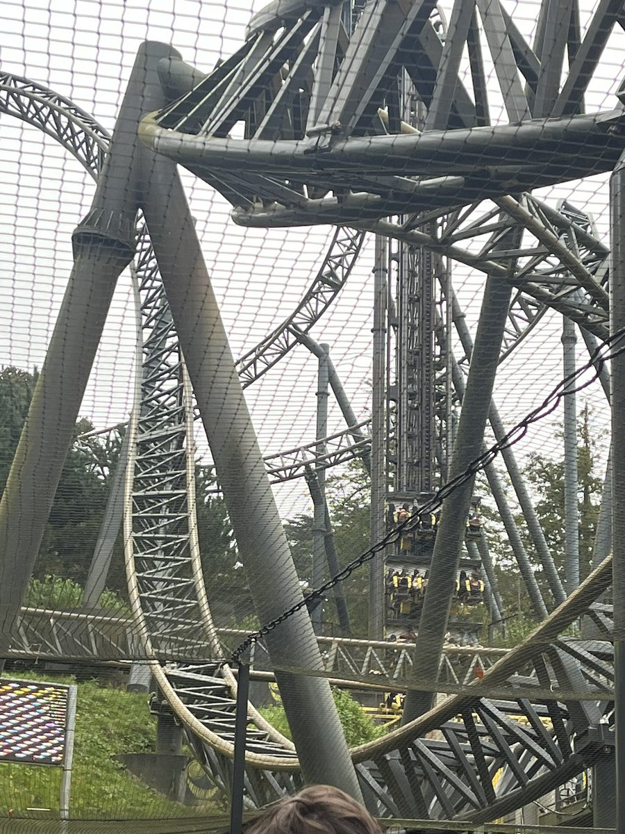 NikiP2007's tweet photo. Standard @altontowers Yet another ride broken whilst we’ve been queuing for 90 minutes 🤬 And Nemesis Reborn is reduced capacity 🤬 This is not ok!!!! No offer of a fast pass. Disgusting @MerlinapUK https://t.co/lanv1A3qSx