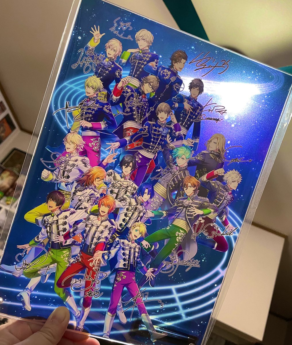 natsucharo1202's tweet photo. このアクリルパネルさ、
光に当てたらめちゃくちゃ綺麗だね✮*｡ﾟ

みなさんもやってみて！！
#ASSMU https://t.co/1k1KkhqRff