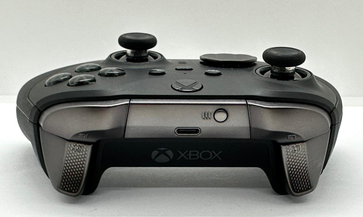 dingoguts2's tweet photo. @Mvxzzz @TexasLucha @esjesjesj also, this is what the elite controller looks like turned off https://t.co/xHX1Yh24FP