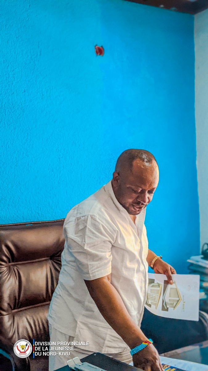 DPJINCCN_NK's tweet photo. La Chef de Bureau de l'@UNFPARDC section Nord Kivu est venu présenter les civilités au Chef de @DPJINCCN_NK Mr @guy_kibira et en même temps elle a sollicité la compagnie du Chef de Division à la cérémonie de réception de l'#EspaceDesJeunes érigé dans le site des #PDIs de #RUSAYO1 https://t.co/I4ygQRtFJ0