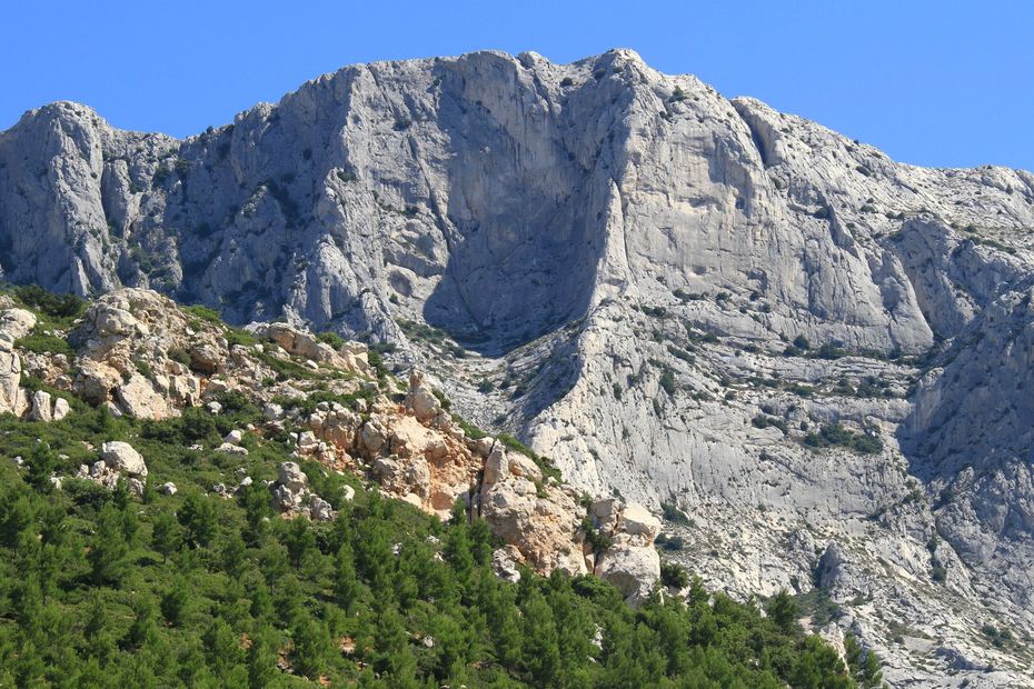 Montagne Sainte-Victoire : des sentiers impraticables en raison d'un important éboulement dlvr.it/TFtqB3