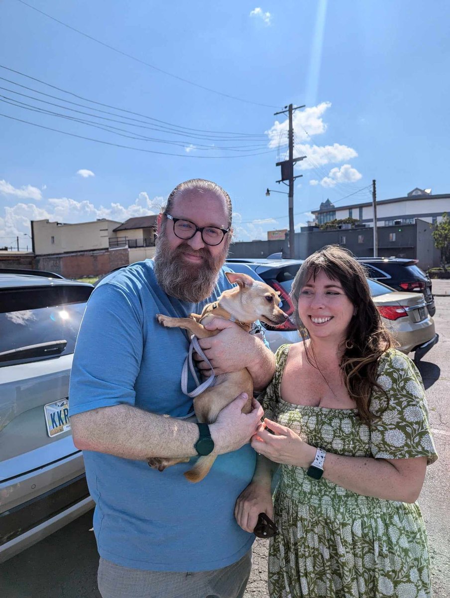 PilotsNPaws's tweet photo. Ellie was overjoyed when she fell into the arms of her new parents in Ohio. It couldn't have happened w/o the help of Pilot Jim who flew her from Chicago to Ohio, her foster mom Alyx who cared for her &amp; Diane of Chihuahua Rescue &amp; Transport who coordinated the event✈️#pilotsnpaws https://t.co/La4aJwSewG