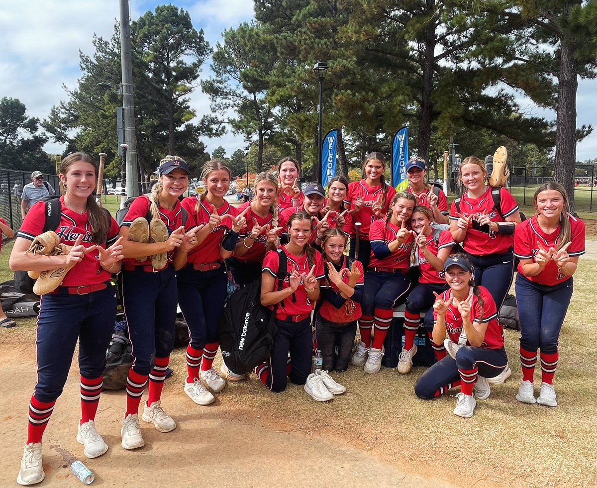 4 for 4 BIG DAWGS!!!!! Lady Generals run rule LaFayette 10-0 in 5 innings! Ella Blansit was 2-2 with 2💣💣 &amp; 5 RBIs! 🥎❤️💙⭐️

We will play the winner of West Laurens and LaGrange tomorrow at 1:00.