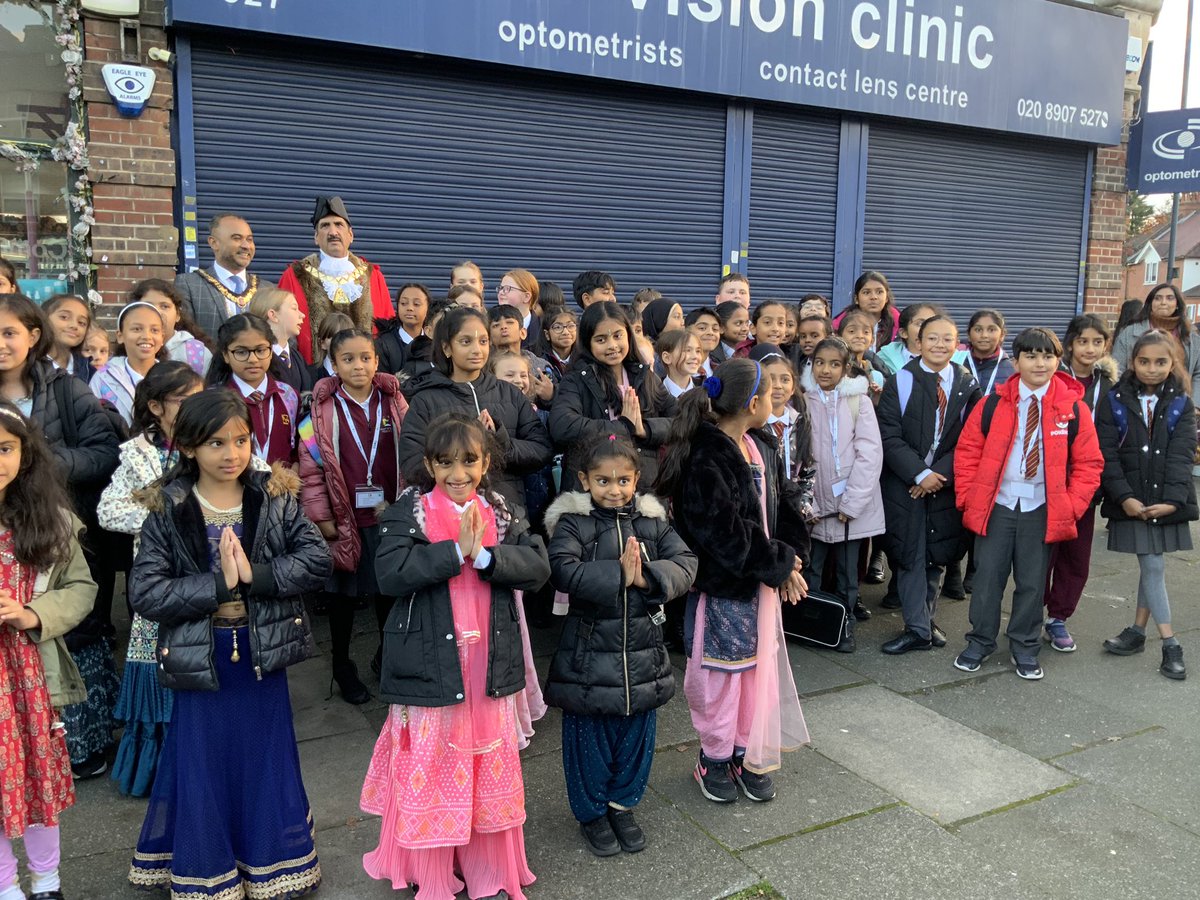MountStewartSch's tweet photo. Shoutout to the Mount Stewart Choir for lighting up the Kenton Diwali Light Festival! Huge thanks to all our talented students who sang their hearts out and made us proud. #tmsschoir #tmssre #tmssmusic 🪔 https://t.co/Xa1rmFRICn