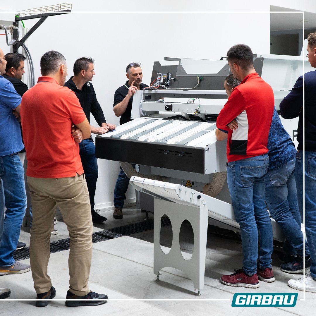 This week, we trained our technical service team on the FTQ and Compact Pro solutions. 💼⚙️ Productive sessions focused on safety, maintenance, and full machine operation to keep delivering top service. #Training #TechnicalService #Girbau