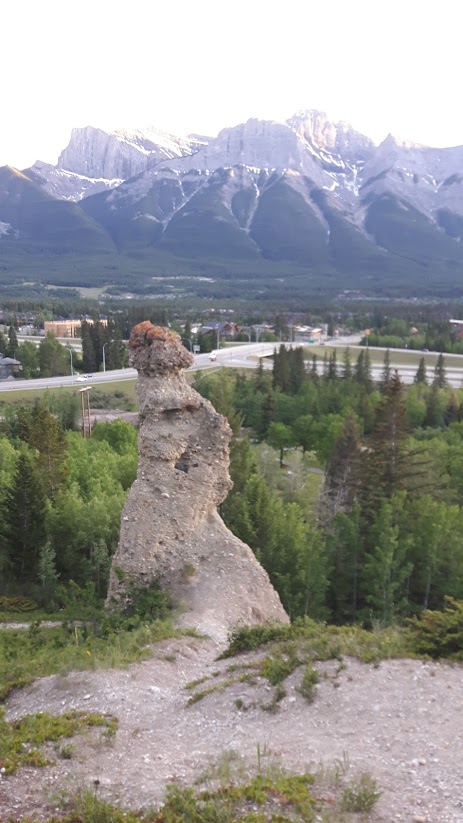 Chopperlogo's tweet image. "Hoodoos" are rock formations that stand out from the earth as erosion happens. There is quite a few throughout the mountains of British Columbia and Alberta Canada but these are the few pictures I have of different hoodoos. 🪨