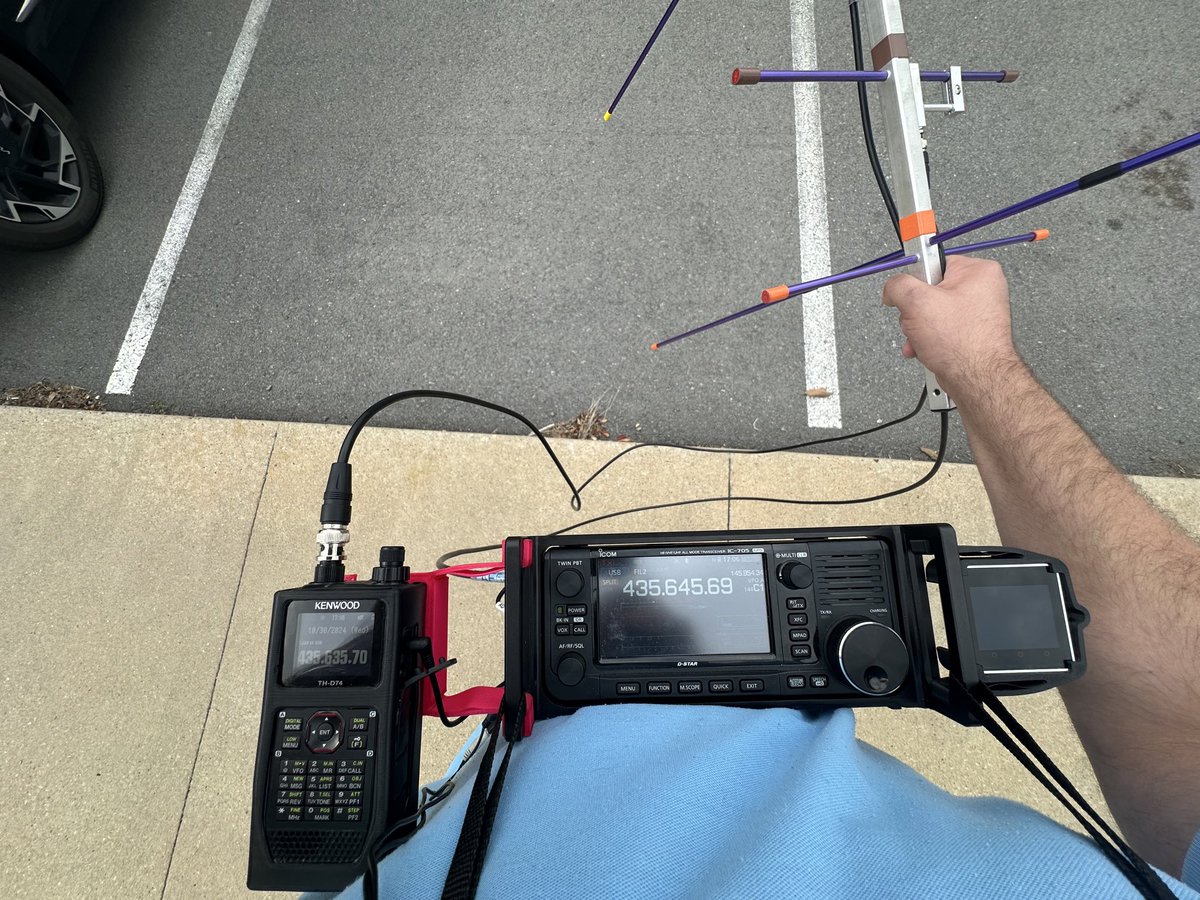 AE5AU's tweet photo. First successful pass using the TH-D74 and IC-705. Not much activity answering my CQs, but @N0GVK stopped by to say hi. Thanks Curt! https://t.co/Sup7hddCD2