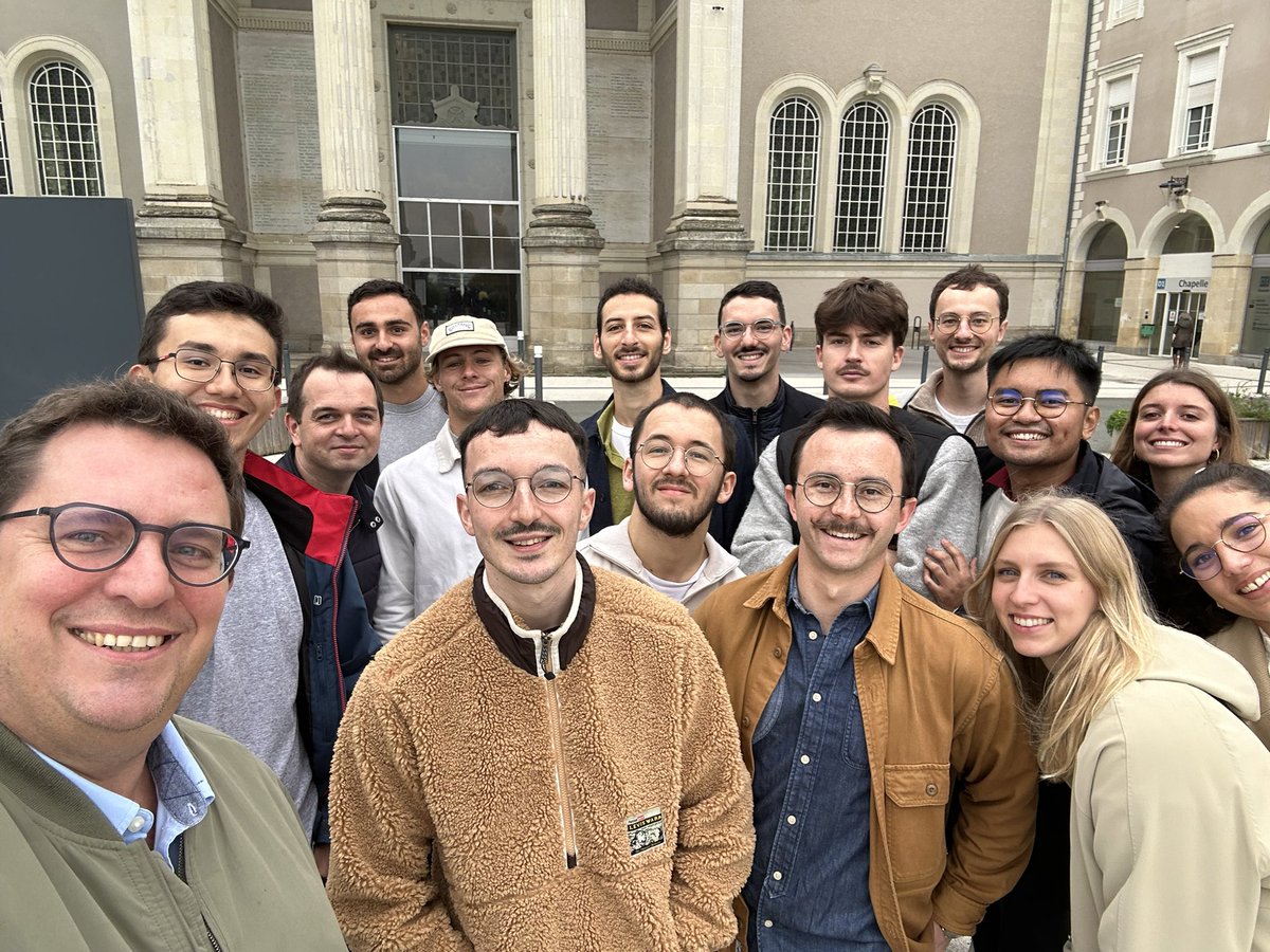 Bienvenu à nos nouveaux internes <a href="/chu_angers/">CHU Angers</a> avec <a href="/EmmanuelRineau/">Emmanuel Rineau</a> on vous promet 5 ans de bonheur😉