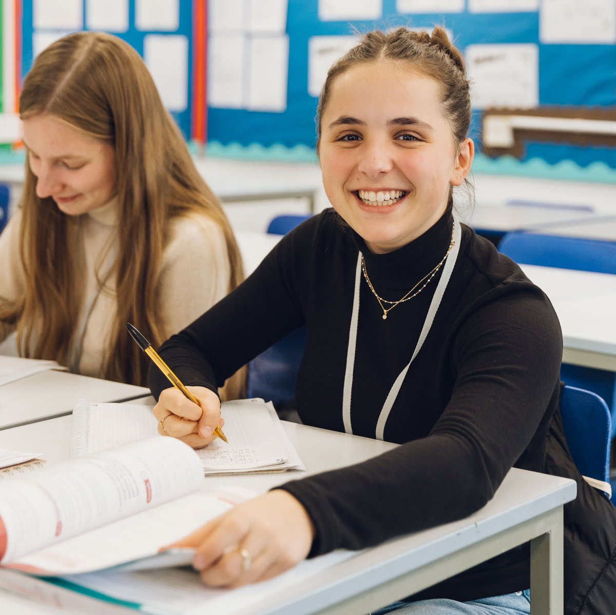 Year 11! You have until monday to apply for a place in our amazing Sixth Form! This is also the deadline for scholarship or bursary applications. The assessment is on Friday 15 November. Don't miss out! buff.ly/48wDKG2 
#sixthform #london #forgeyourfuture