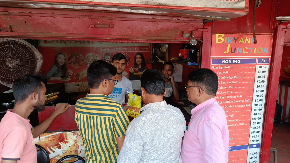 BarbilULB's tweet photo. Hotel &amp; Fast food shop  inspected by Food inspector keonjhar with presence of Executive officer Sir and other officials and collected Rs 12800/- as fine in respect of BARBIL MUNICIPALITY @HUDDeptOdisha @SwachhBharatGov @MoHUA_India @DudaKeonjhar https://t.co/qXiA1QI2qB