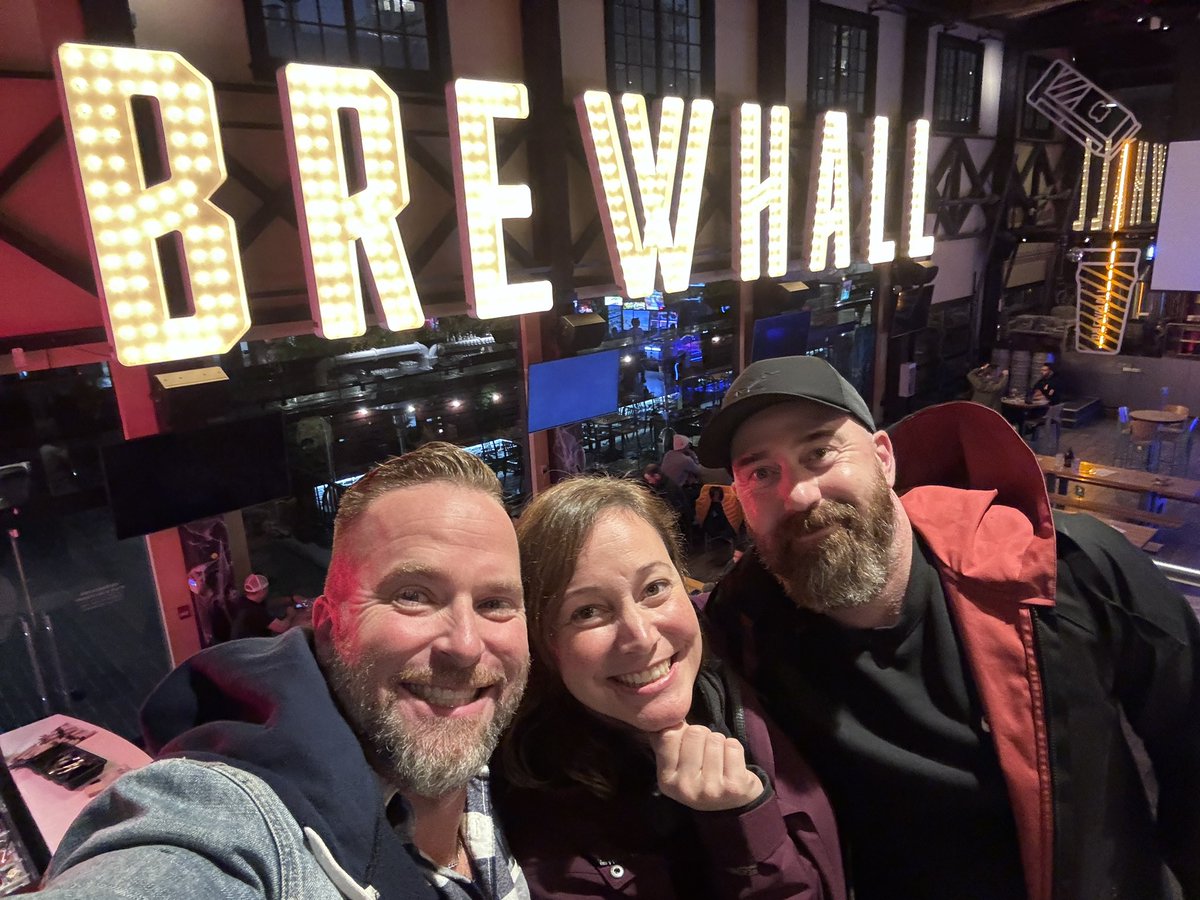 craftbrewjester's tweet photo. Brewstop #64 on the #QuestToBreak80 of #brewQuest2024 was @brewhallyvr always a fun vibe ,it was hockey night so the place was jam packed ,I much prefer the quieter hours but we still had a blast and some good food &amp; bevies #brewhall
#craftbeer #vancouver #olympicvillage #eastvan https://t.co/C2NVmlETvn