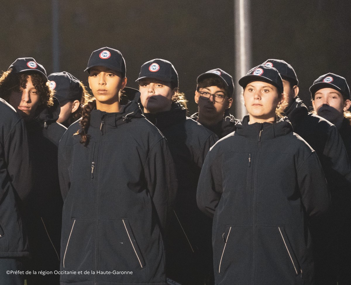 #Engagement civique  🇫🇷 | Cérémonie de clôture du séjour de cohésion #SNU 

🤝 Durant 10 jours, 110 jeunes volontaires âgés de 15 à 17 ans, venus d’horizons divers, ont pu découvrir les valeurs de la République et la culture de l’engagement à l'occasion d'un séjour de cohésion à