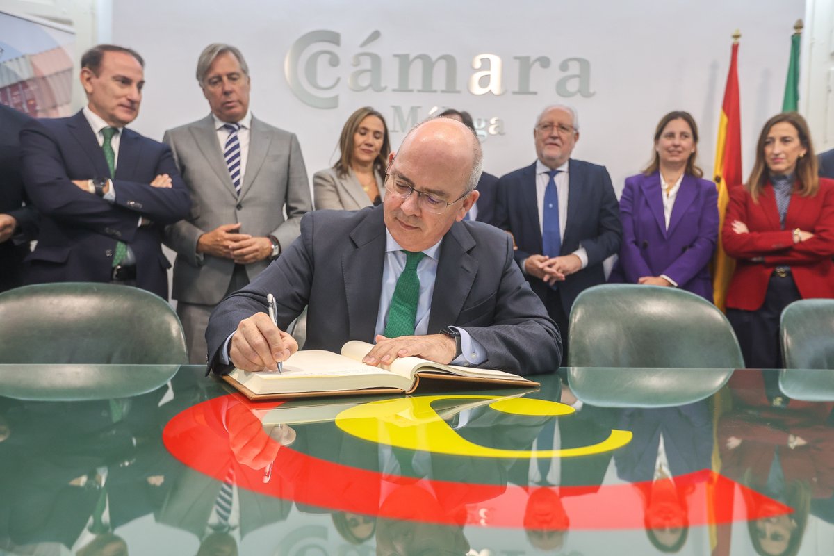 Cámara de Comercio de Málaga (@camara_malaga) on Twitter photo <a href="/CCAndalucia/">Cámaras Andalucía</a> <a href="/pacodelatorrep/">Paco de la Torre</a> <a href="/CEAes_/">CEA</a> <a href="/cemmalaga/">CEM</a> <a href="/mayoralfriends/">Mayoral Making Friends</a> 🤝La visita refuerza el compromiso del Consejo con el #tejidoempresarial malagueño y acercar su gestión y servicios al conjunto de la provincia. <a href="/CCAndalucia/">Cámaras Andalucía</a> <a href="/pacodelatorrep/">Paco de la Torre</a> <a href="/CEAes_/">CEA</a> <a href="/cemmalaga/">CEM</a> <a href="/mayoralfriends/">Mayoral Making Friends</a> 🤝La visita refuerza el compromiso del Consejo con el #tejidoempresarial malagueño y acercar su gestión y servicios al conjunto de la provincia.