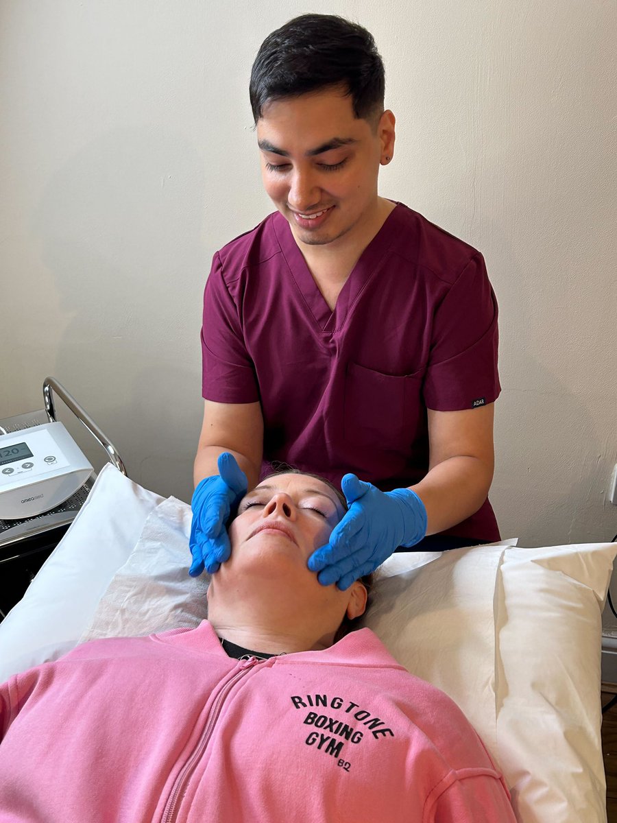 benday32's tweet image. Meet Tay, Our New Aesthetic Nurse!

We’re thrilled to welcome Tay (@skincredibleclinic) to the team! With 10 years of nursing experience and expertise in skin treatments, hair loss, vitamin drips, and anti-aging, Tay is here to help you look and feel your best. Book in to…