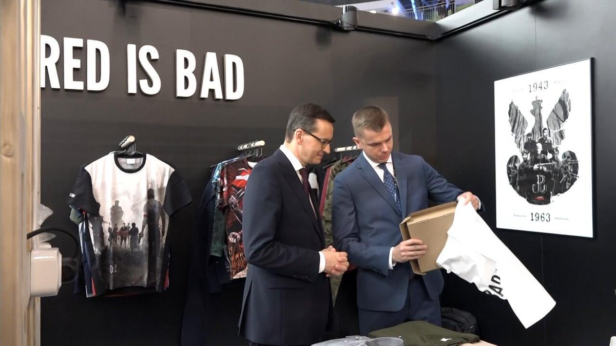wilkTSW's tweet photo. @MorawieckiM Kupiłeś tyle działek, wszystko na żone przepisałeś i co? Zapomniałeś rozebrać SZOPE i teraz będzie problem.

#RedIsBack https://t.co/zdzPOanGWM