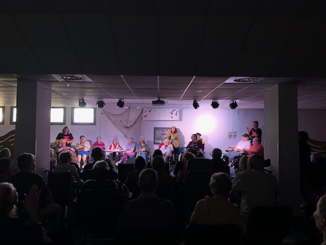 CHUNimes's tweet photo. [#RetourEnImages 🎞] 
Octobre fut riche d'évènements &amp; d'animations au Centre de Gérontologie - #SerreCavalier avec du théâtre, Concert du NM Jazz Festival, des rencontres intergénérationnelles, de la réalité virtuelle ... 

ℹ Plus d'info : https://t.co/hkBjmrhuuB

#EHPAD https://t.co/Yiln5oeJjp
