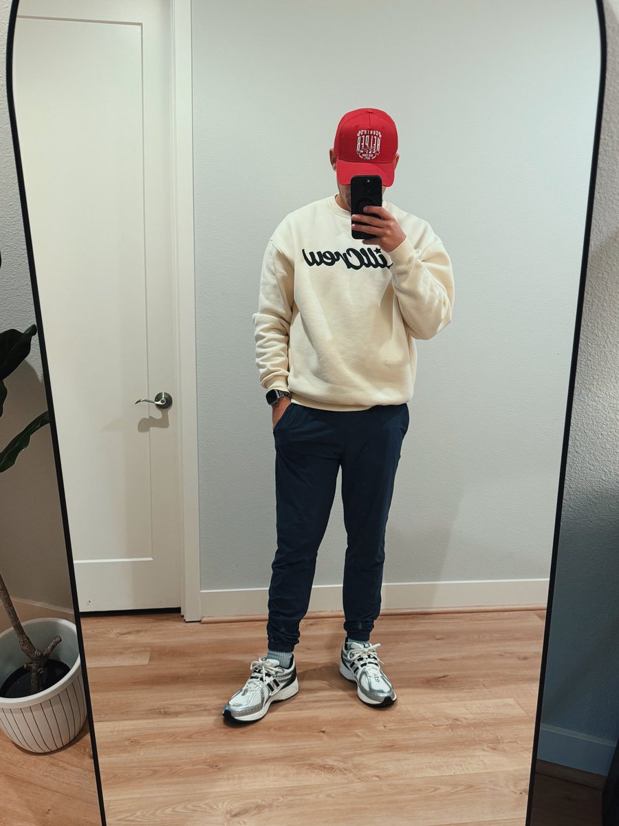 TheSzef's tweet photo. Today's #DadDrip brought to you by the good people at @KillCrew_ and @newbalance. 

Oh yeah unreleased "Santa's Helper" hat by DG. https://t.co/HrxyOjqhlv