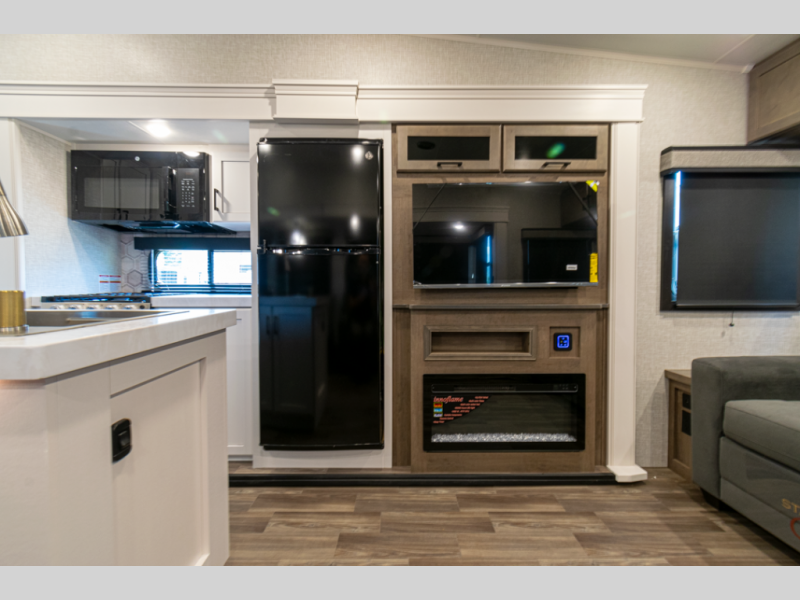 👻 Tour this 👉 rpb.li/HCdu New 2025 Jayco Eagle HT 28CRT and take advantage of the Wicked Good Deal! For a limited time, it could be yours for $54,990! This beauty is 33ft, sleeps 5, and 9,515 lbs! Tour Today! 🎃
#GillettesInterstateRV #FifthWheel #Travel