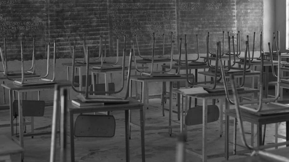 Estudiantes y pueblo pobre, espabilados de las migajas que se reparten hoy para hacerlos rendirse ante la generosa política oficial deben preguntarse si vale la pena cambiar éstas por una política verdaderamente humanista... 
facebook.com/share/p/gBu3xx…