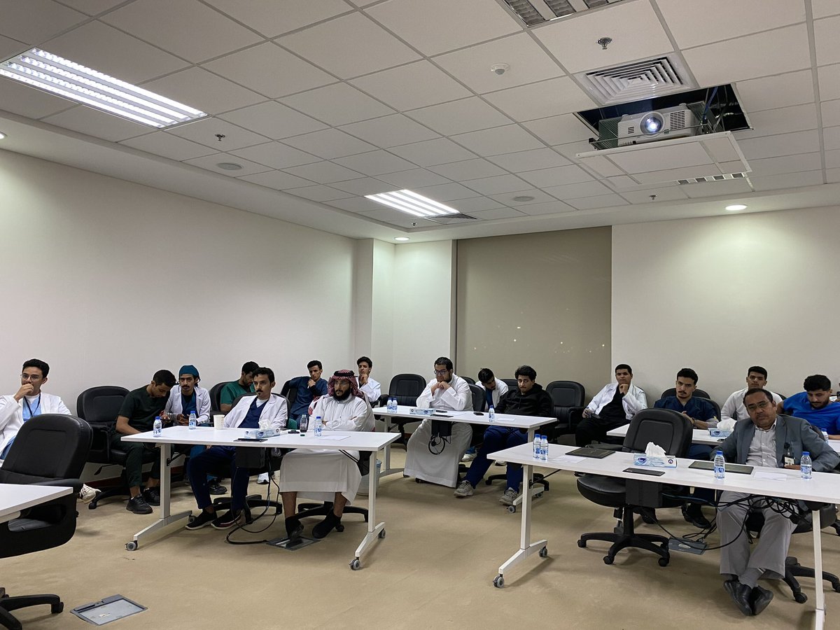 asiri_0ud's tweet photo. بمناسبة #اليوم_العالمي_للتخدير أقمنا ورش عمل في نادي الكلية بالتعاون مع أعضاء هيئة التدريس وفيها تحدثنا عن بعض المواضيع الأساسية في تخصص تقنية التخدير مثل Double lumen tube والتخدير النصفي 
.
أشكر كل من قام على هذا ��لبرنامج من طلاب ودكاترة وتعاونهم على نجاحه ولله الحمد https://t.co/v6QzOHX2R6