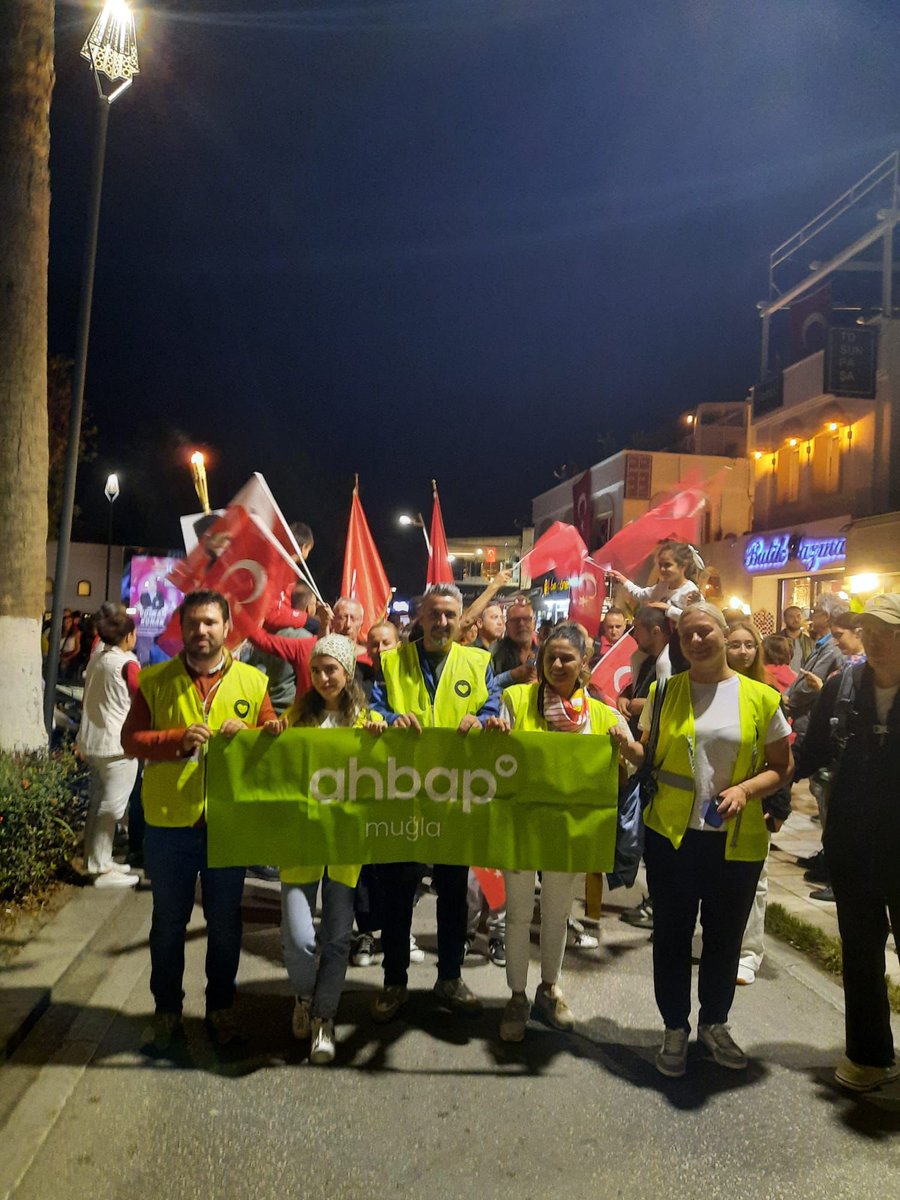 Cumhuriyetimizin 101. yılını çoşkuyla kutluyor, Gazi Mustafa Kemal Atatürk ve silah arkadaşlarını minnet ve şükranla anıyoruz!
Sonsuza kadar, Yaşasın Cumhuriyet 🇹🇷