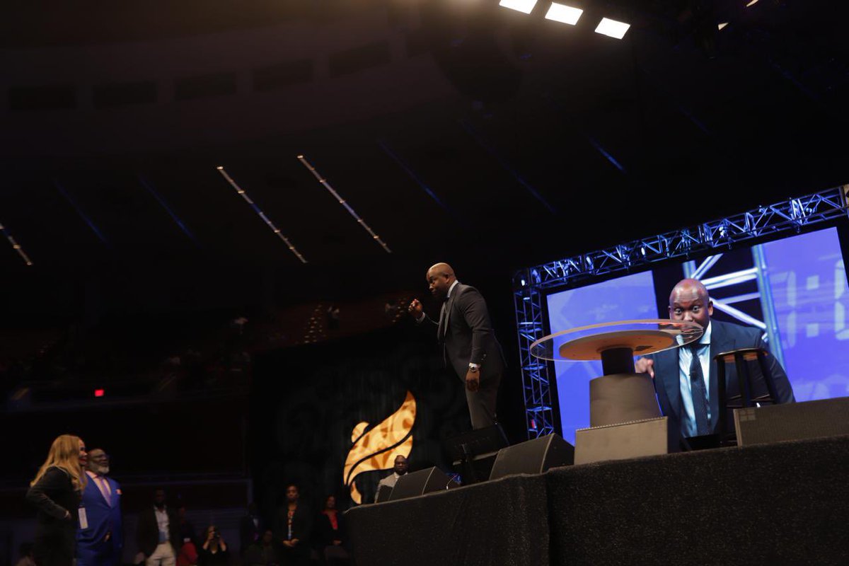 Vusi Thembekwayo is the first African Speaker at the International Leadership Summit in Texas State, USA.

He delivered his speech in front of an audience of over 10,000 people.