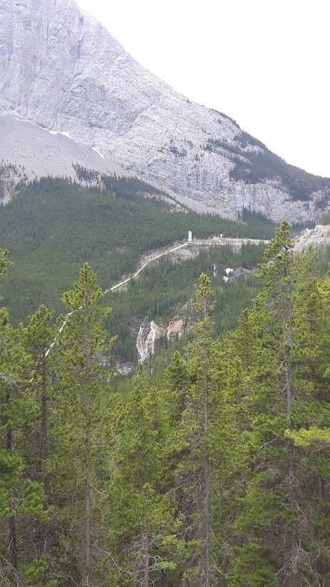 Chopperlogo's tweet image. Spray Lakes hydro-electric pipeline coming down from the mountains in Alberta, Canada⛰️