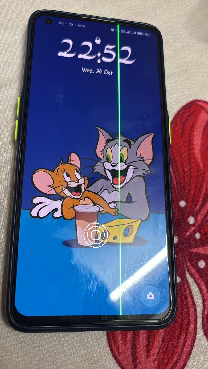 chrisaugus98's tweet photo. Faced green line issue on my 2 year old realme GT2 pro, there is not even a single scratch on my phone, need support @realmeIndia  @realmecareIN 

@iamprasadtech

#needsupport
#prasadtechintelugu
#realmegt2pro 
#realme 
#realmesupport
#GreenLine https://t.co/fTqbq2ul3N