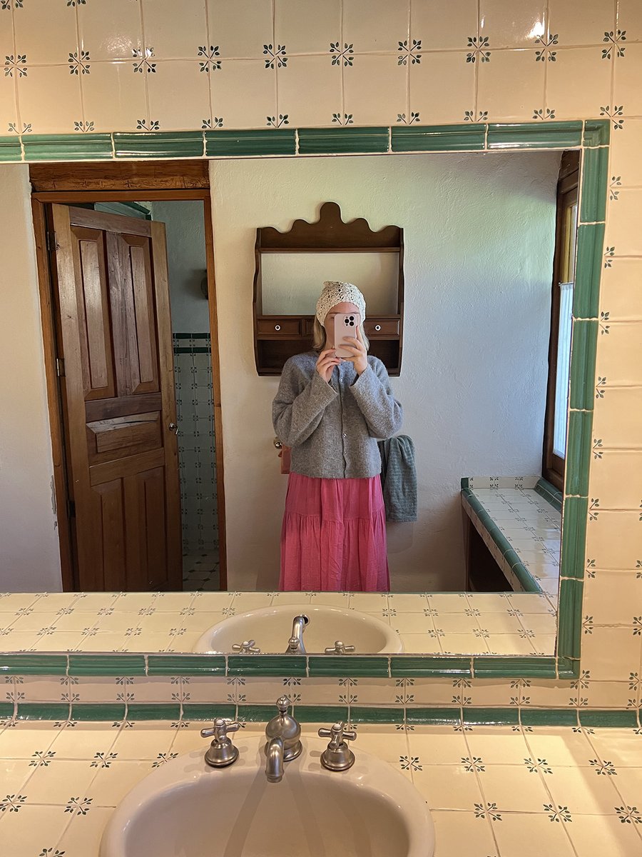 _illustrationX's tweet image. Georgie Stewart has embarked on an inspiring artist residency at Casa Lu Sur in Mexico, where she will spend a month creating a new body of work.

Read the story: ow.ly/6iY450TW0QJ

#WEAREILLUSTRATIONX #Mexico #artistresidency #painterly #colourful #GeorgieStewart