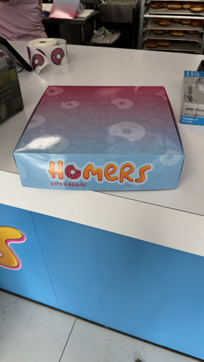 La_JennyLove's tweet image. No podía fallar mi foto en la tienda de la caja de donas de Homero que acaban de abrir cerca de mi casa. ✨

#canada_life🇨🇦 #montreal #girlsintech #devgirl #programacion #lajennylove #humor #development #fyp #parati #lajennylove