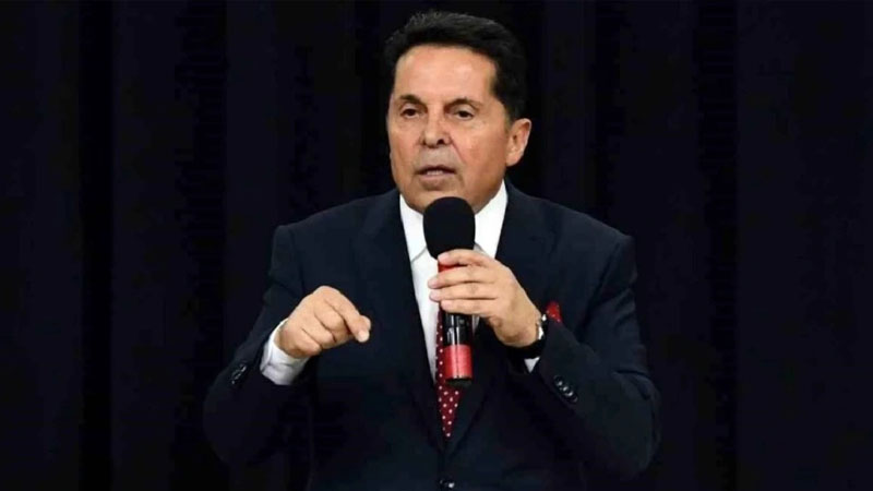 Esenyurt Belediye Başkanı Prof.Dr.Ahmet Özer'i gözaltına alma cesareti gösteren anlayış, çatışma ve kutuplaştırma siyasetinden vazgeçmeyen ve bu siyasetten beslenen faşist anlayıştır.
Unutmayalım ki, bu ülkeye onurlu bir barışı halkların birleşik mücadelesi getirecektir.