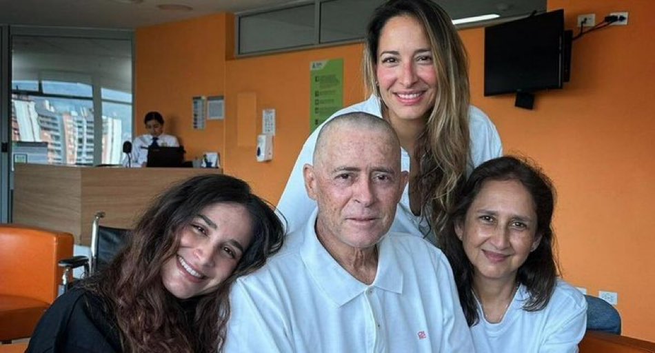 ÚLTIMA HORA. Pacho Maturana acaba de enviarnos un mensaje, según el cual hubo confusión con el tema de PEDRO SARMIENTO.
Este es el texto respecto a la noticia que habían confirmado allegados suyos. Escribió Pacho a las 12:15 m:

“Weimar. Estoy en la clínica. Pedro no se ha muerto